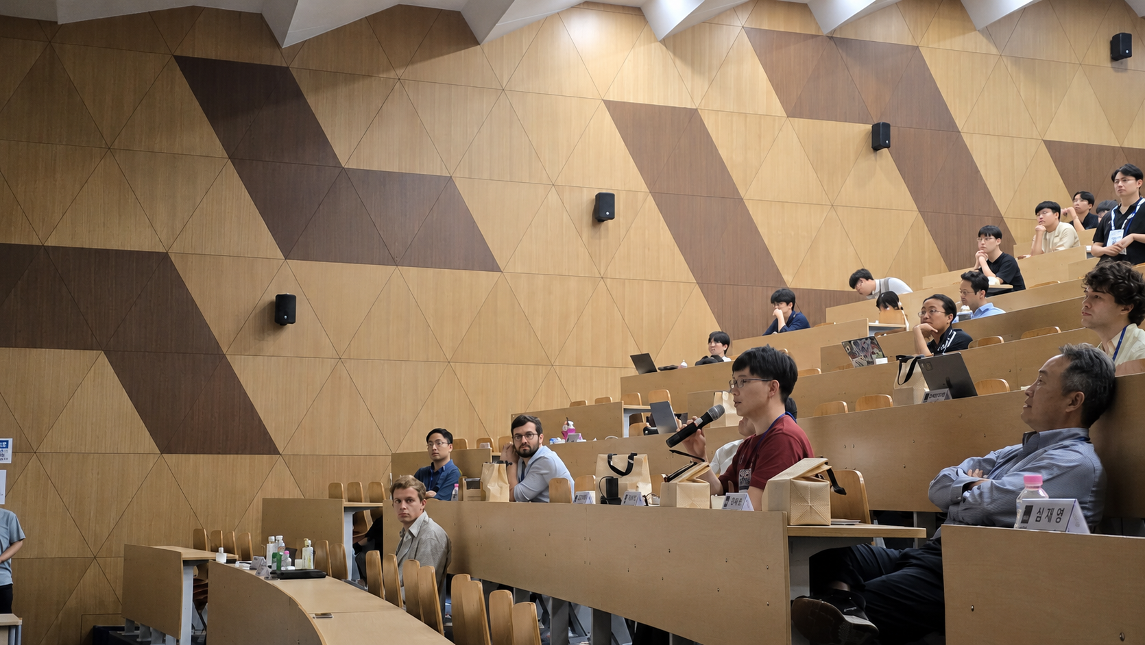 Participants engage in discussion during the research sessions at Post-ICML@UNIST 2026.