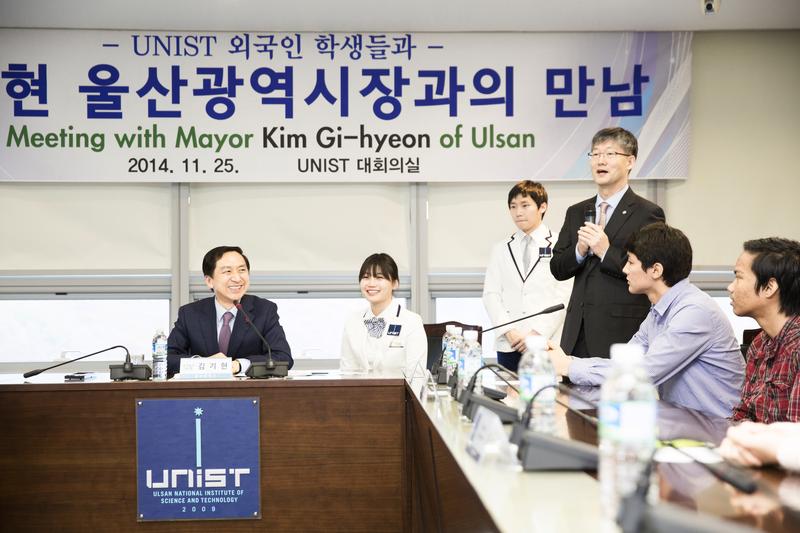 “UNIST에서 과학의 꿈 이루기 바랍니다”