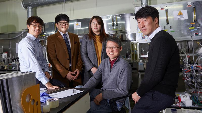 “귀금속은 가라”… 싸고 좋은 ‘촉매’ 나왔다