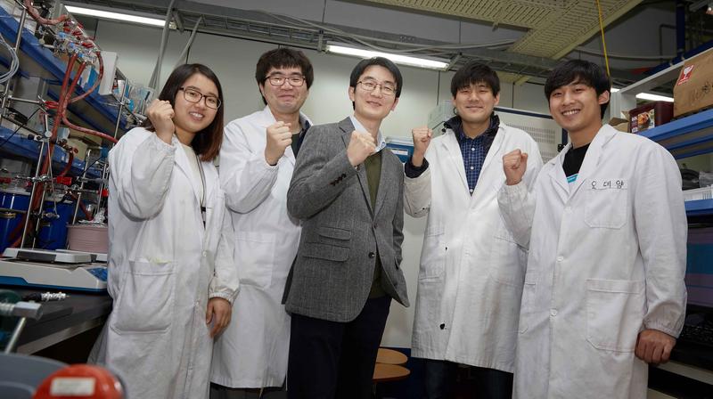 녹여서 코팅하는 고체전해질로 전고체 배터리 만든다 